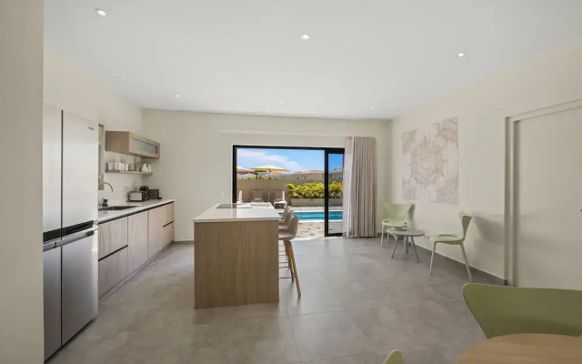 Villa Solana with private pool, Mambo Beach