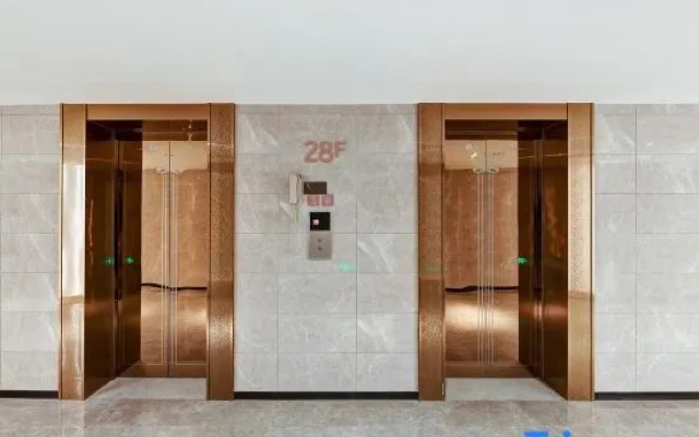 Vienna Hotel (Jinan Hanyu Jinguu Olympic sports Center Branch)
