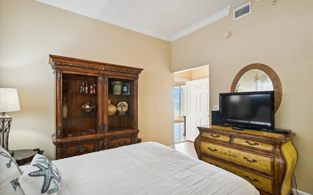 Oceania 902 - Gulf Front 3 BR - sleeps 6 3 Bedroom Condo by RedAwning