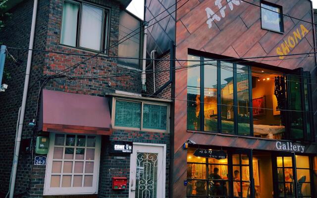 Отель Come On Guesthouse Myeongdong Южная Корея, Сеул - отзывы, цены и фото номеров - забронировать отель Come On Guesthouse Myeongdong онлайн вид на фасад