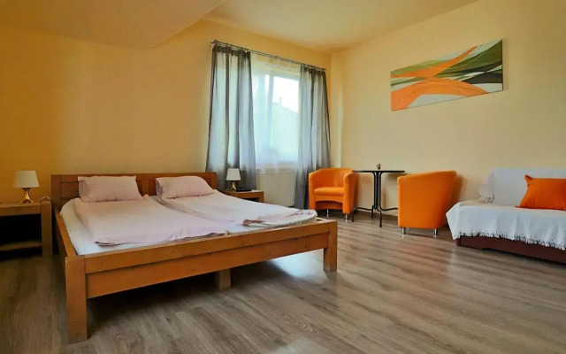 BedRooms 3 Maja 15A