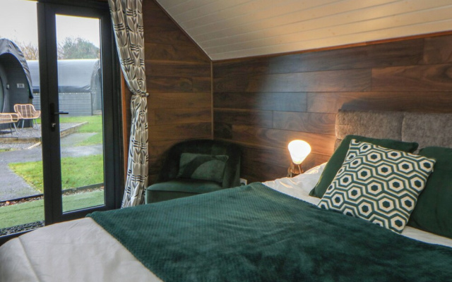 Glamping Tri Pod 6 - Gower