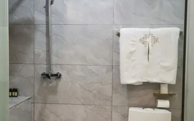 Nenjiang Huayi Shengshi Hotel