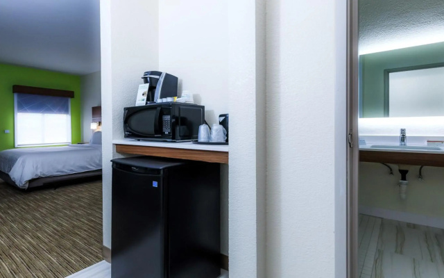 Holiday Inn Express Osage Beach - Lake Of The Ozarks by IHG