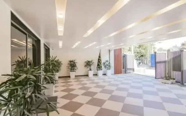 FabHotel Luxe Stayz 39