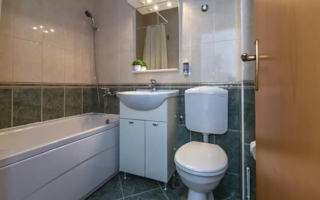 Beautiful Home in Makarska With Wifi and 2 Bedrooms