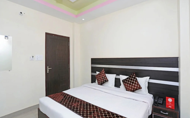 OYO 13796 Stay Inn