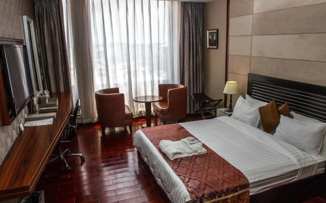 Airport Golden Tulip Hotel