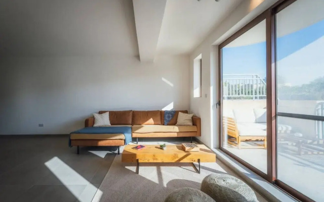 Qala Skyview Penthouse Pool Sunsets BBQ Area