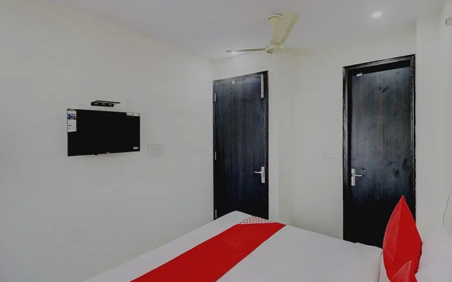 Roomshala Hotel Starlight