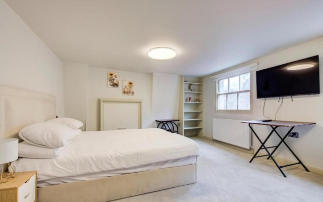 Stylish 2BR Apartment in Leicester Square