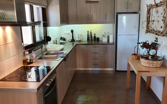 Apartment in Loutra Elenis With Garden