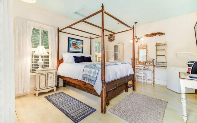 Aaah! T'Frere's Bed and Breakfast