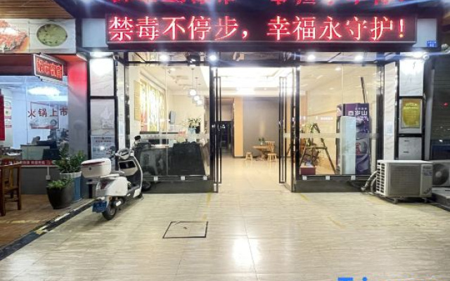 Yuelai Hotel (Nanning Shi Dashatian Subway Station Jinxiangdadao Subway Station)