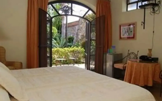 Casa Tres Leones