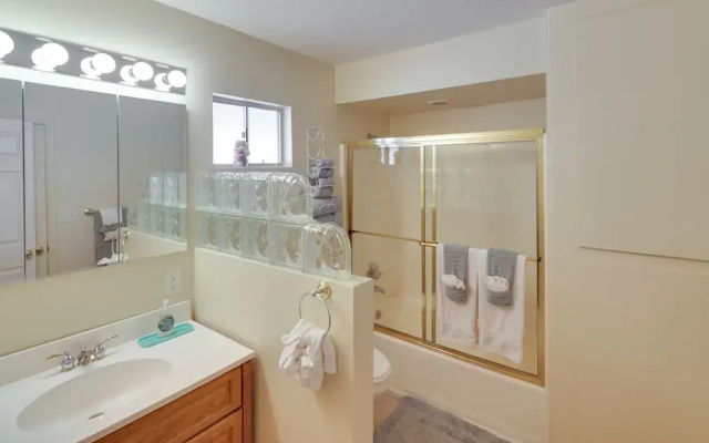 Dog-friendly Bullhead City Home - Walk to Beach!