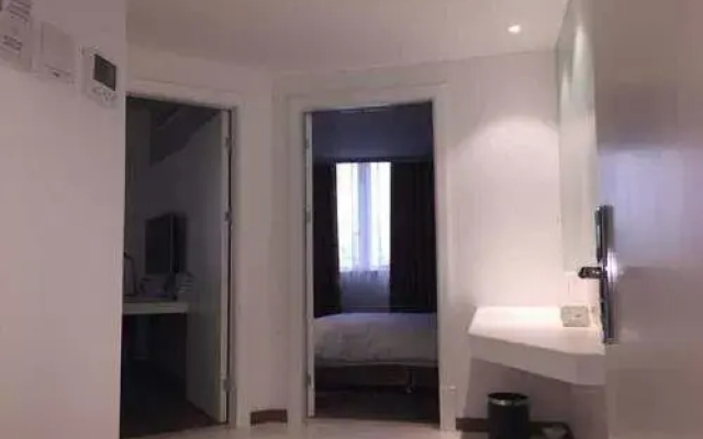 Yue Rong Ting Jingan Service Hotel
