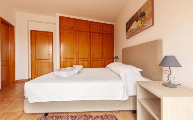 L 04 - Bedroom 4 Western Mos Guesthouse