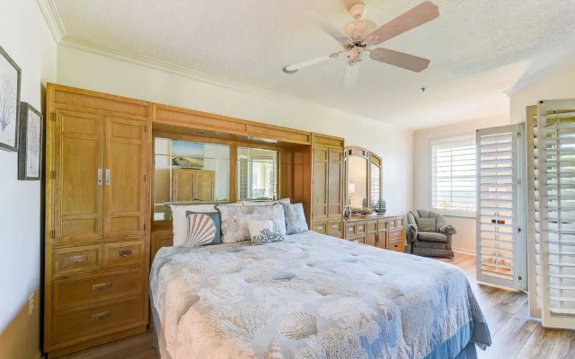 South Beach Club 205 by Distinctive Beach Rentals