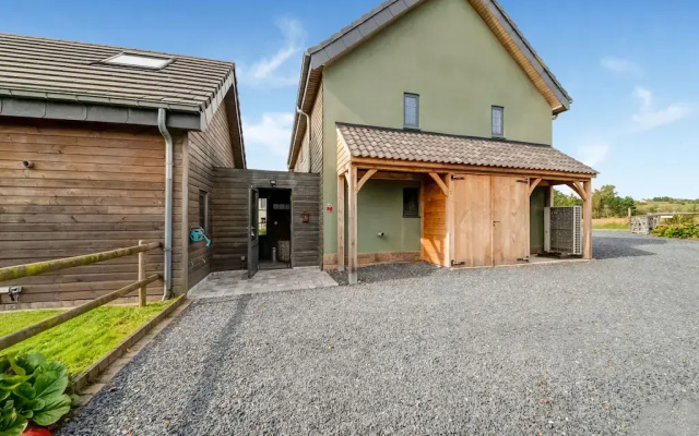 Tranquil Holiday Home in Mont with bubble bath, Terrace, Garden