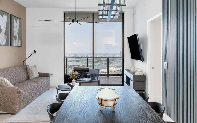 3BR Penthouse Direct, Stunning Water Views