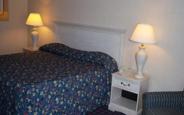 Motel 6 Pratt