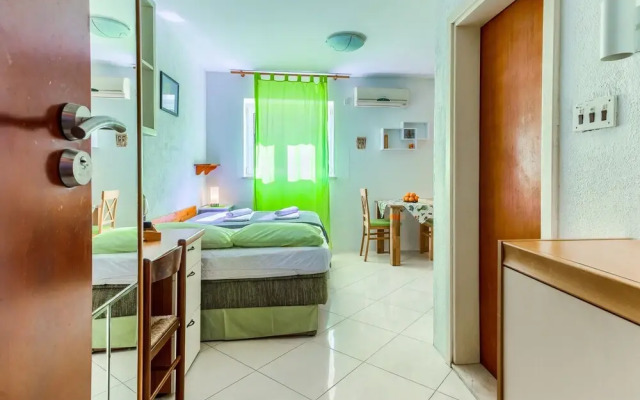 Apartments Filipovic with garden