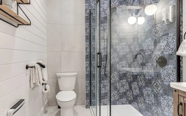 Gorgeous 3 Bedroom 2-floor Old Townhouse