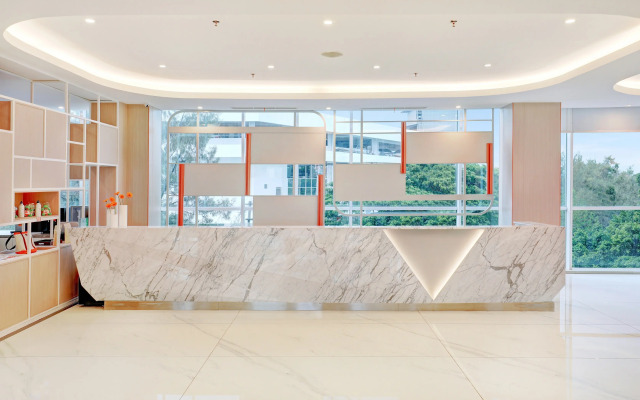 HARRIS Hotel & Conventions Bundaran Satelit Surabaya