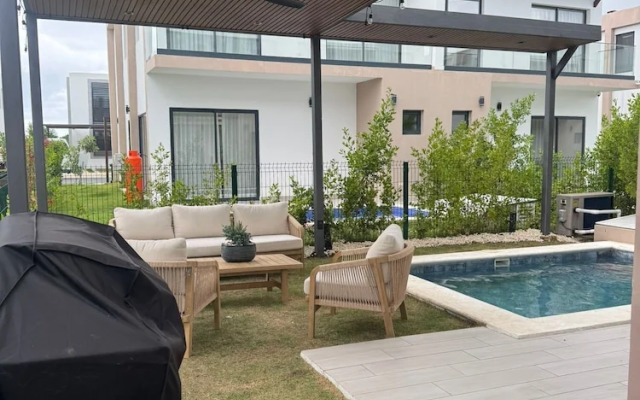 NOK Modern 3BR Villa With Patio by Vistacana