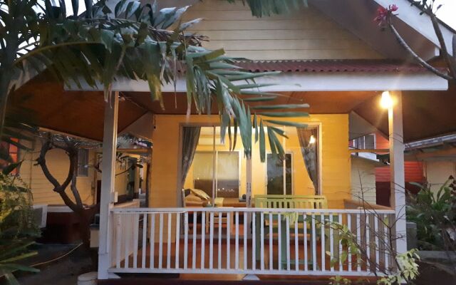 Отель Insook Ko Larn Guesthouse вид на фасад