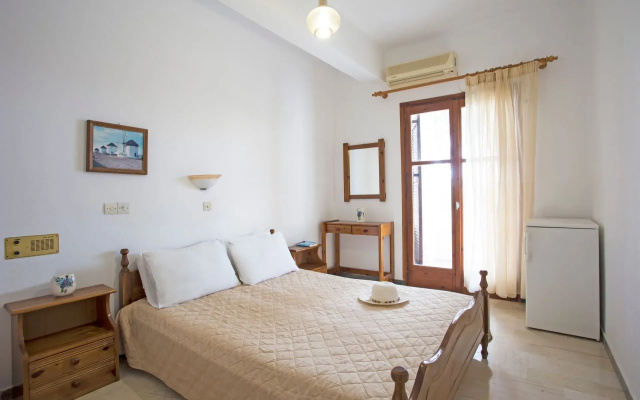 TheArtemis - Perissa Hotel