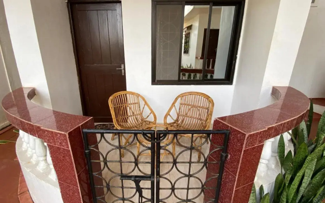 Shanu's Seaside Inn - A Family-Run Guesthouse Just 100 Metres from Candolim Beach