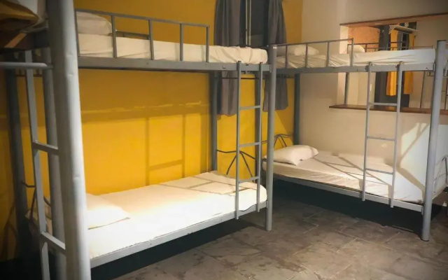 Por el Mundo Hostel