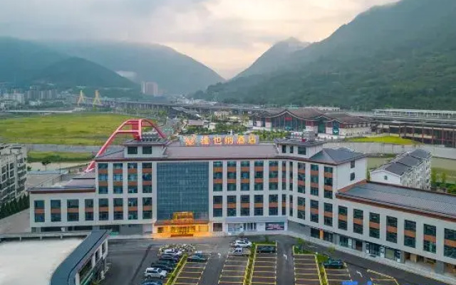 Vienna Hotel（Xingshan High Speed Rail Station Store）