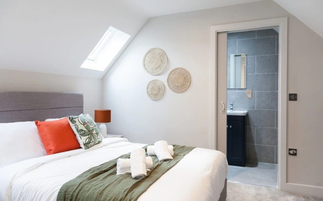 Central Leeds Apartment Near Station - Sleeps 6