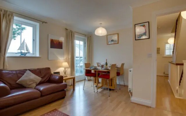 Holiday Home Whitepost