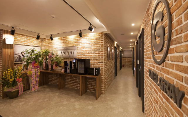 Hotel Gray