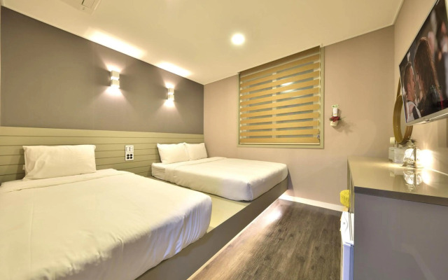 WITH U Hotel & Guesthouse