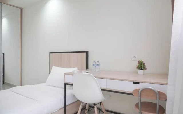 Warm And Comfort Studio At Evenciio Margonda Apartment