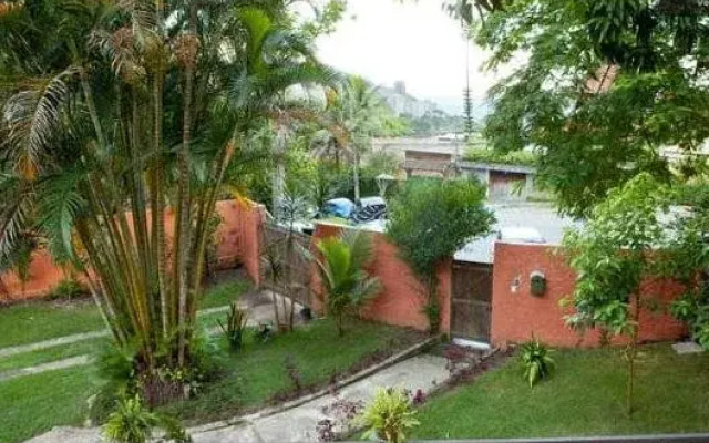 São Conrado Yellow House