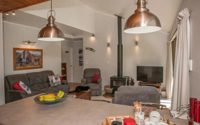 Abundante B&B on 8 Marlowe