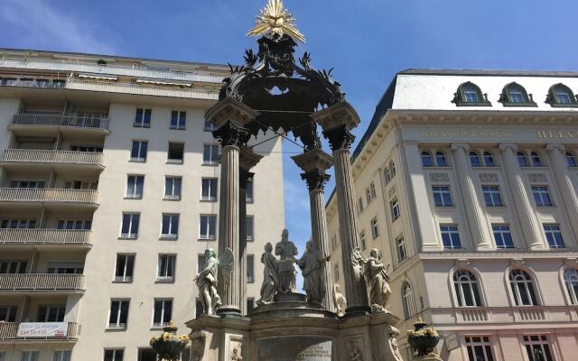 Апартаменты Heart of Vienna Opera House Studio вид на фасад