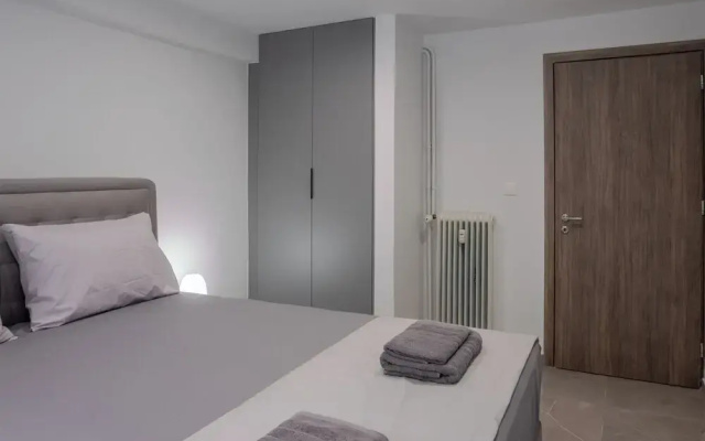Brand New Pagrati Apt Modern Comfort