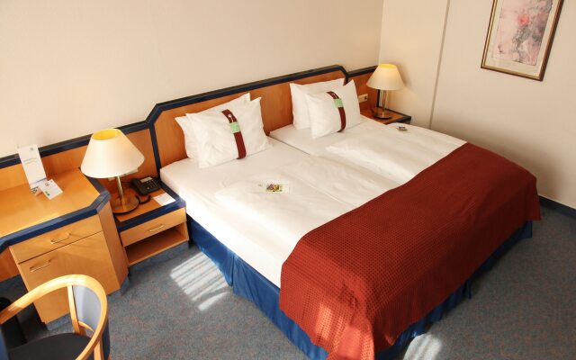 Отель Holiday Inn Hamburg вид на фасад