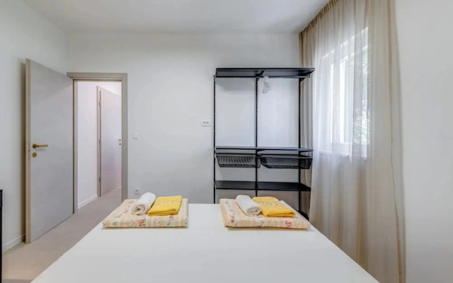 7 Olives Apartments