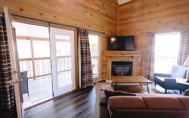 Riverbend Motel & Cabins