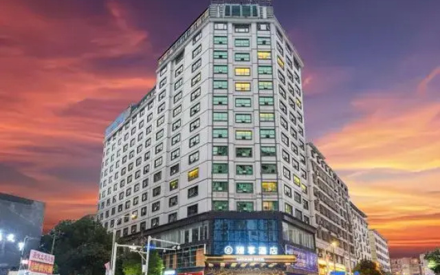 Zhenxiang Hotel (Leyang Shennong Square Store)