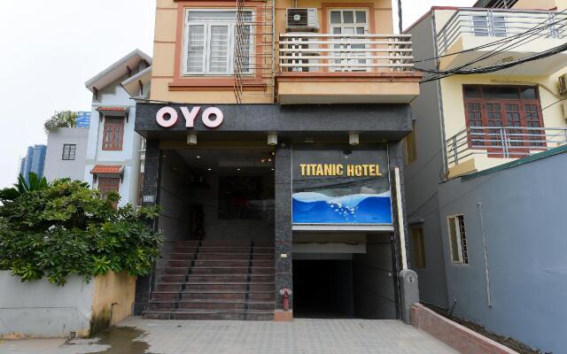 OYO 230 Titanic Hotel Ханой вид на фасад