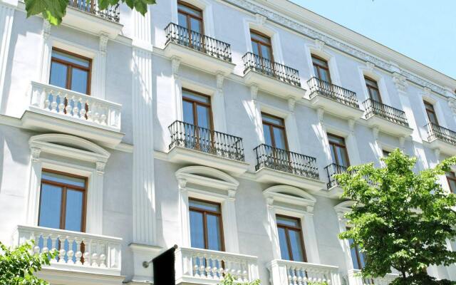 Hotel Único Madrid - Small Luxury Hotels of the World вид на фасад